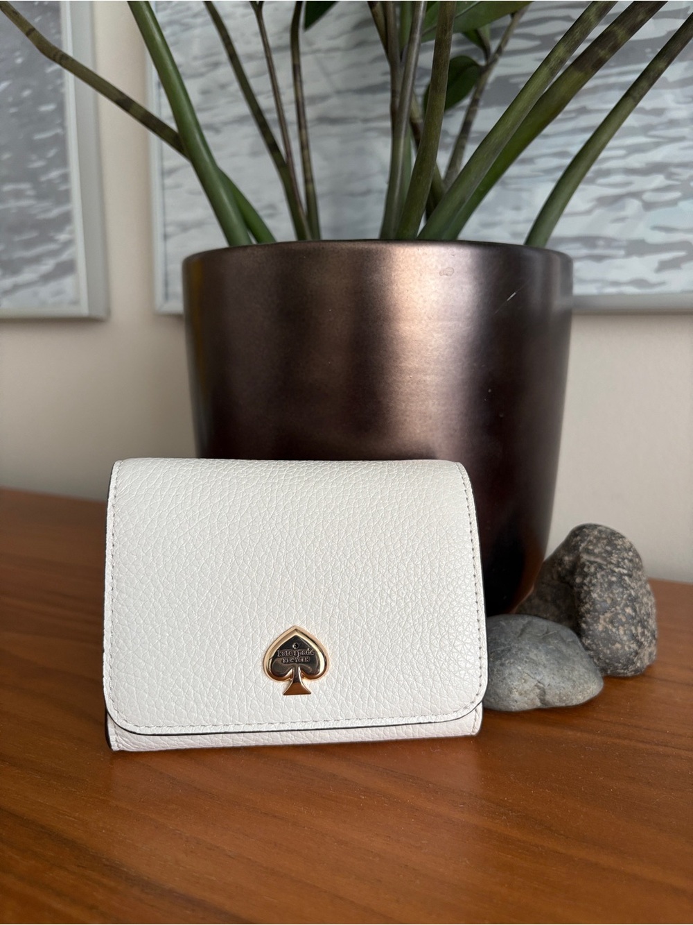 Kate Spade L-zip wallet with snap closure in White